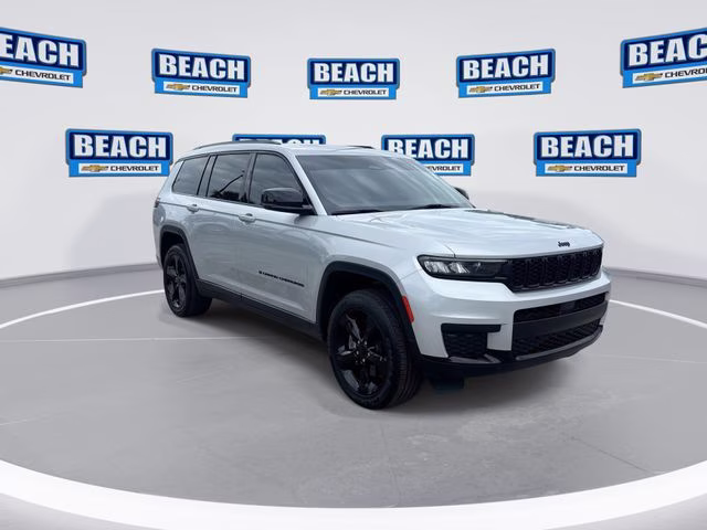 2023 Silver Jeep Grand Cherokee L Altitude 4X4 SUV