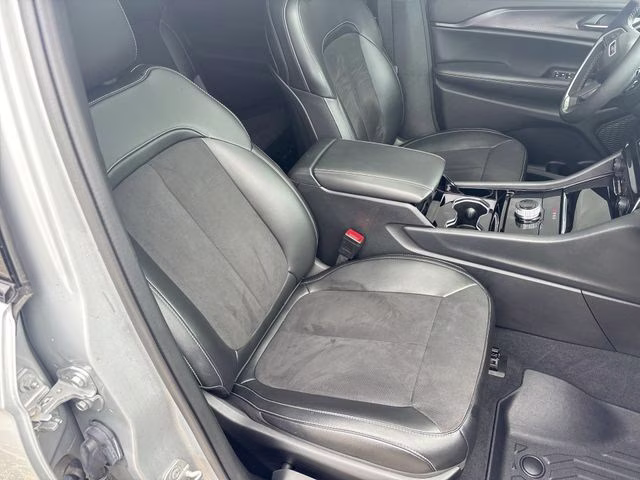 2023 Silver Jeep Grand Cherokee L Altitude 4X4 SUV
