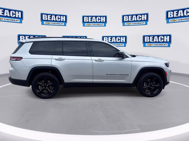 2023 Silver Jeep Grand Cherokee L Altitude 4X4 SUV