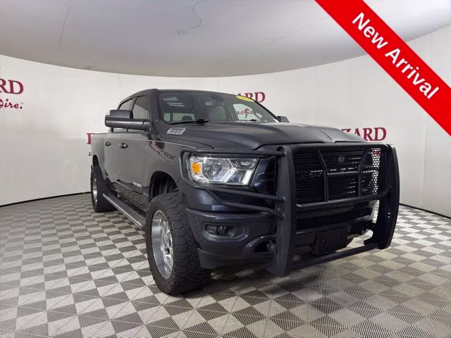 2020 RAM 1500 Big Horn/Lone Star 4x4 Crew Cab 5'7's photo