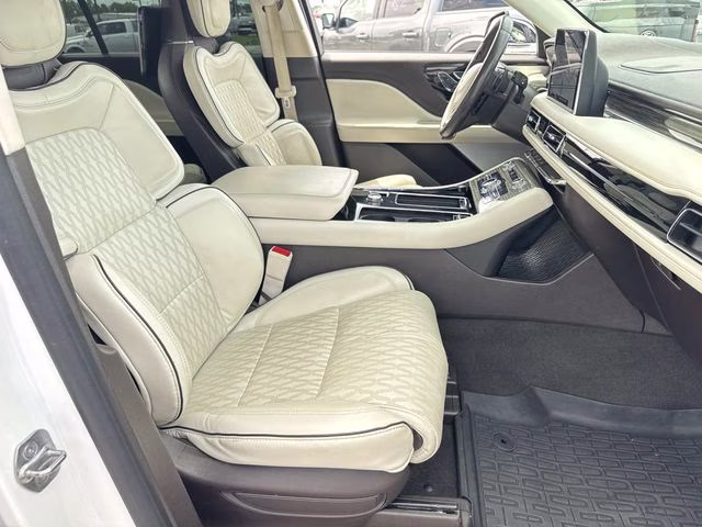 2021 White Lincoln Aviator Black Label AWD SUV