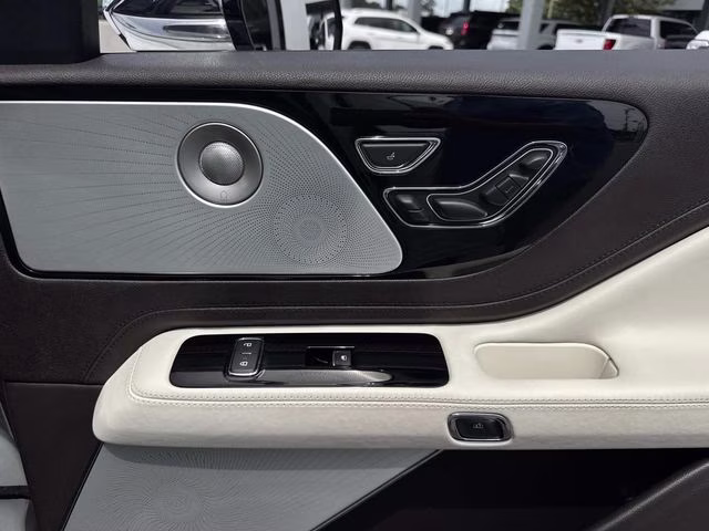 2021 White Lincoln Aviator Black Label AWD SUV