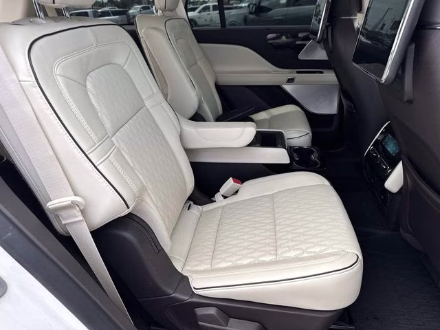 2021 White Lincoln Aviator Black Label AWD SUV