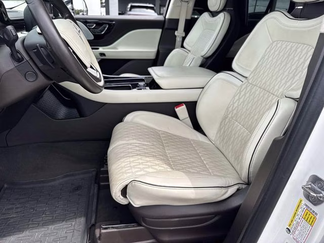 2021 White Lincoln Aviator Black Label AWD SUV
