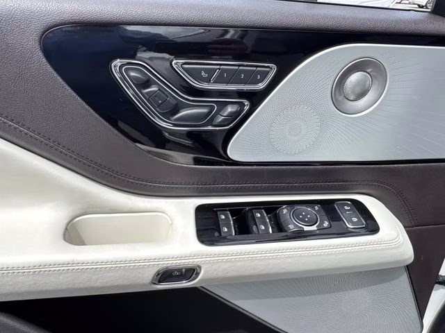 2021 White Lincoln Aviator Black Label AWD SUV