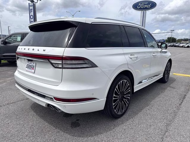 2021 White Lincoln Aviator Black Label AWD SUV
