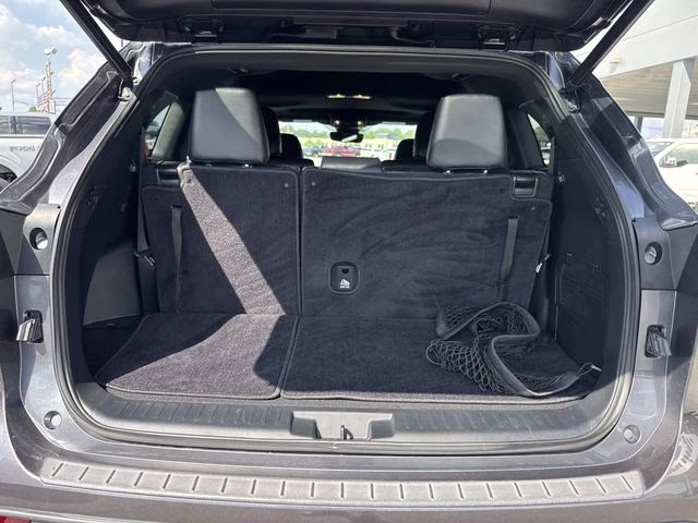 2022 Magnetic Gray Metallic Toyota Highlander XSE FWD SUV
