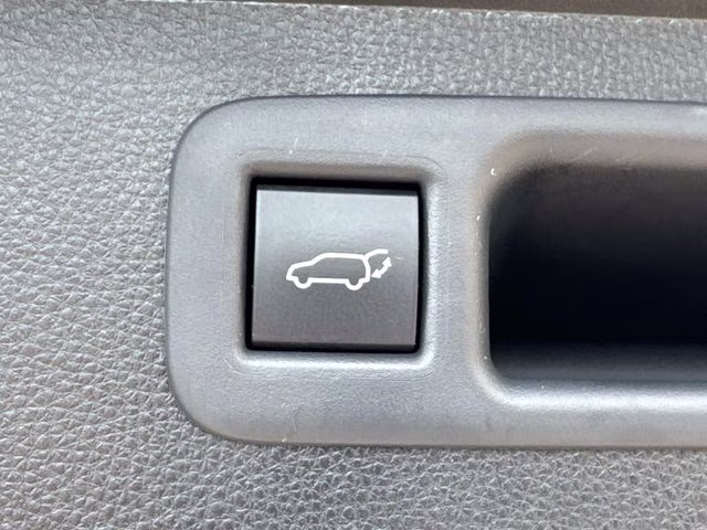 2022 Magnetic Gray Metallic Toyota Highlander XSE FWD SUV