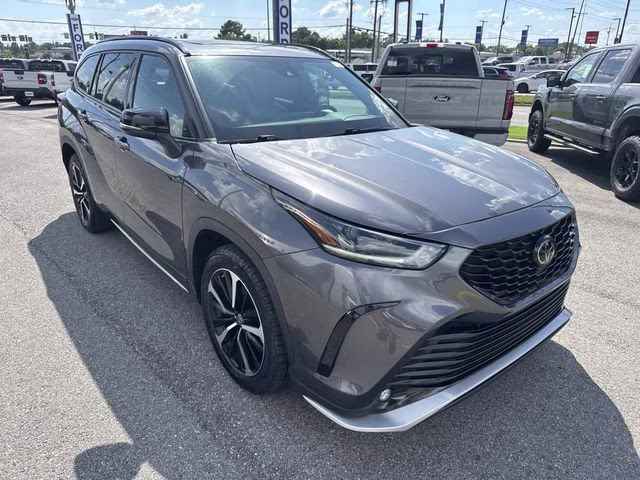 2022 Magnetic Gray Metallic Toyota Highlander XSE FWD SUV