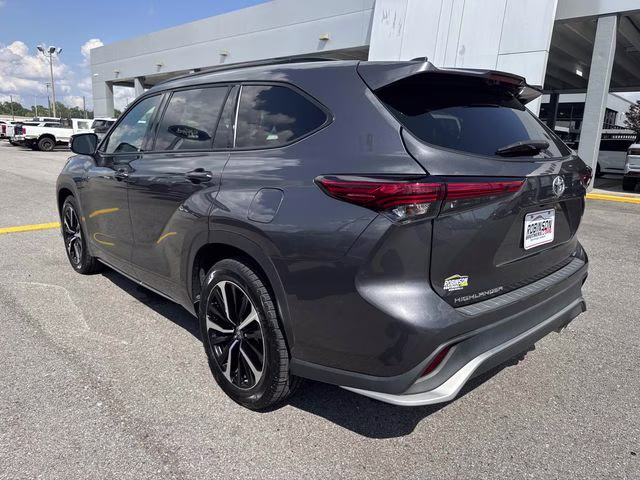 2022 Magnetic Gray Metallic Toyota Highlander XSE FWD SUV