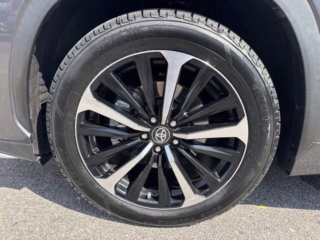 2022 Magnetic Gray Metallic Toyota Highlander XSE FWD SUV