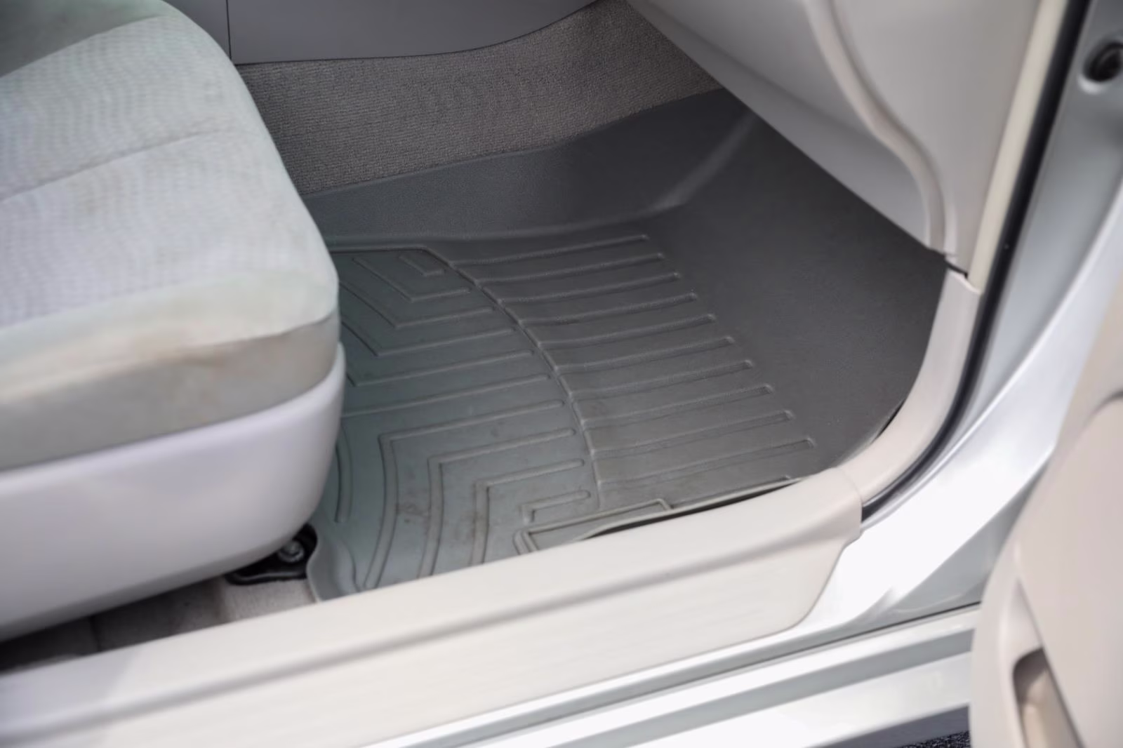 2010 Classic Silver Metallic Toyota Camry LE FWD Sedan