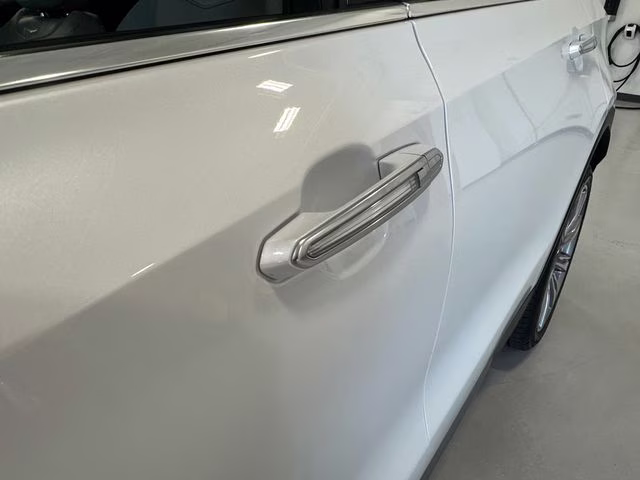 2023 Crystal White Tricoat Cadillac XT4 Premium Luxury AWD SUV