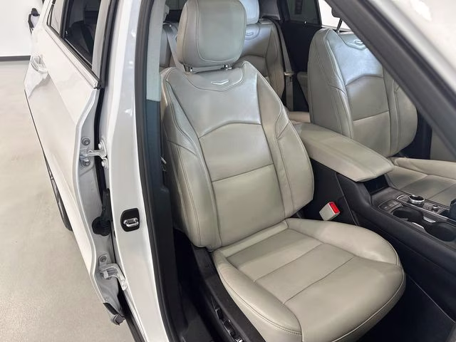 2023 Crystal White Tricoat Cadillac XT4 Premium Luxury AWD SUV