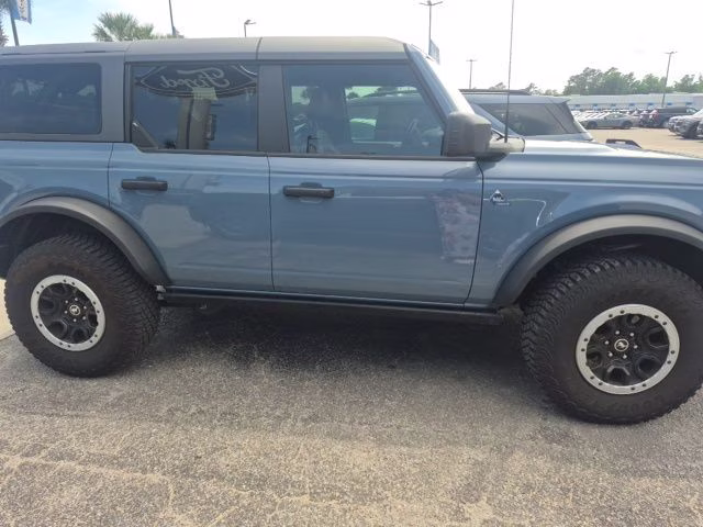 2024 Azure Gray Metallic Tri-Coat Ford Bronco Black Diamond 4X4 SUV