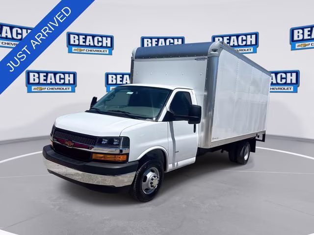 2026 Summit White Chevrolet Express Cutaway 3500 1WT RWD Long Wheelbase