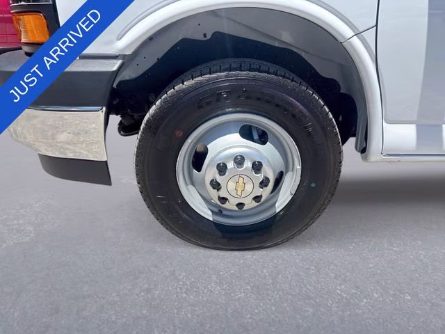 2026 Summit White Chevrolet Express Cutaway 3500 1WT RWD Long Wheelbase