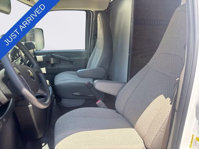 2026 Summit White Chevrolet Express Cutaway 3500 1WT RWD Long Wheelbase