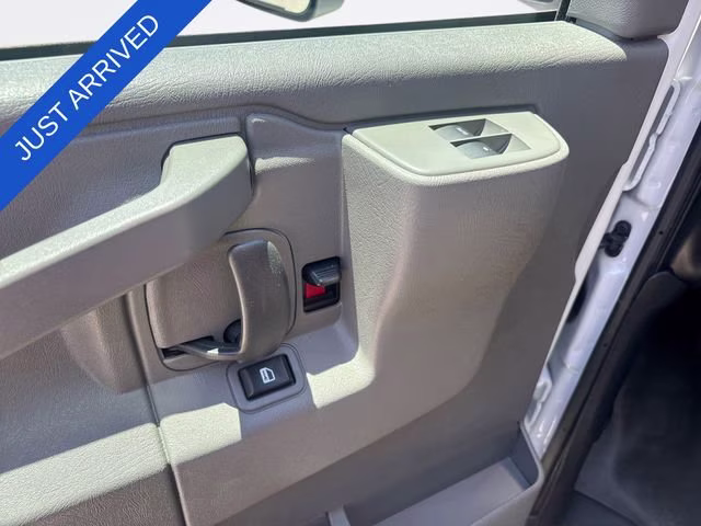 2026 Summit White Chevrolet Express Cutaway 3500 1WT RWD Long Wheelbase