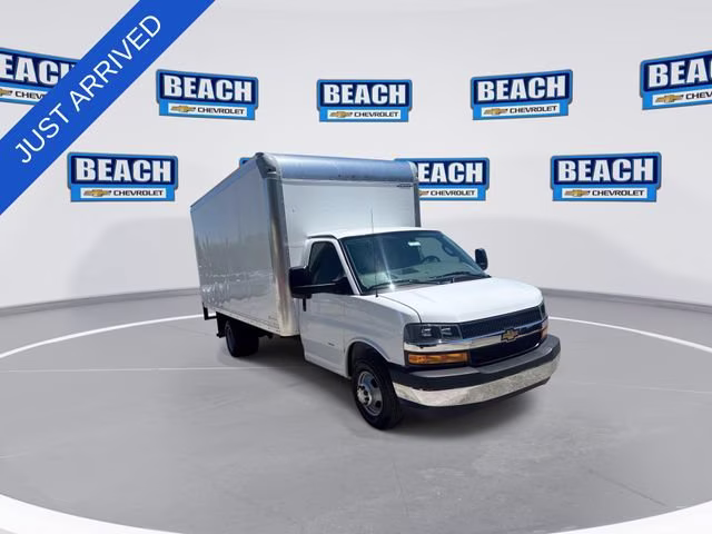 2026 Summit White Chevrolet Express Cutaway 3500 1WT RWD Long Wheelbase