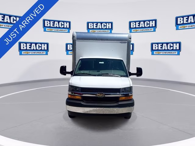 2026 Summit White Chevrolet Express Cutaway 3500 1WT RWD Long Wheelbase