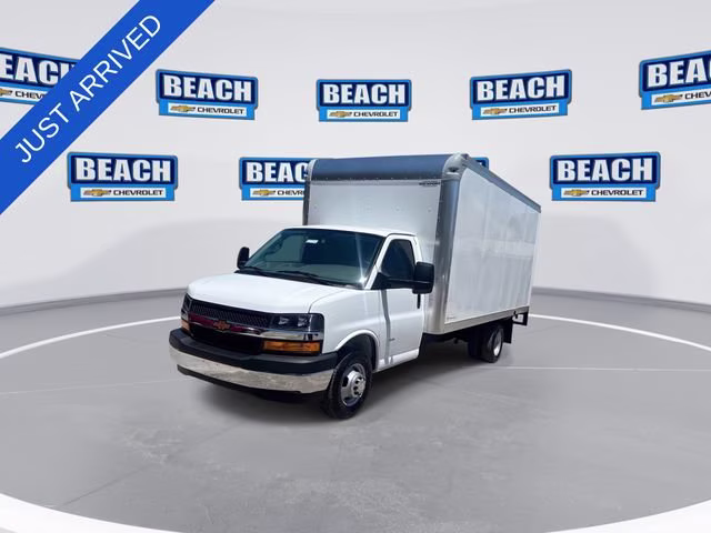 2026 Summit White Chevrolet Express Cutaway 3500 1WT RWD Long Wheelbase