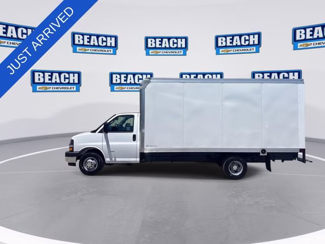 2026 Summit White Chevrolet Express Cutaway 3500 1WT RWD Long Wheelbase