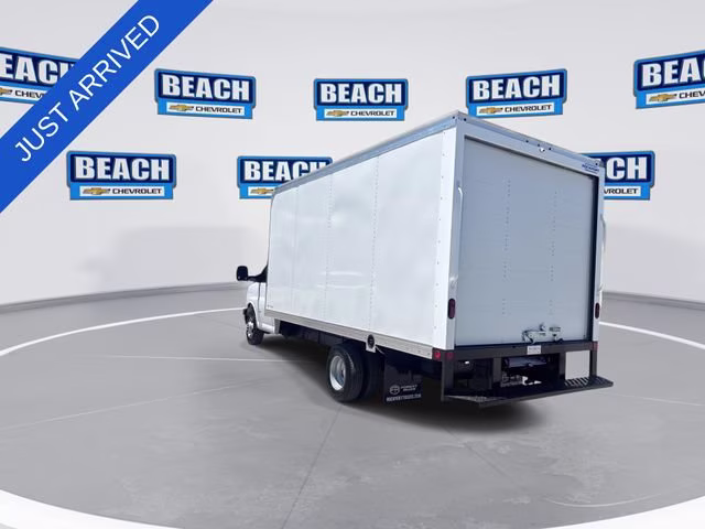 2026 Summit White Chevrolet Express Cutaway 3500 1WT RWD Long Wheelbase