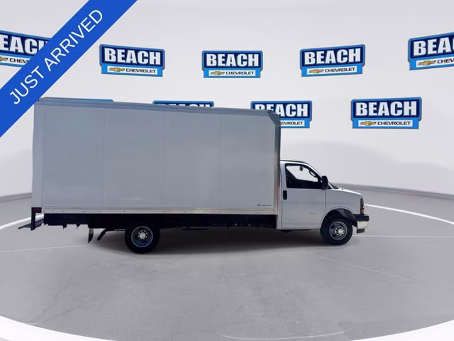 2026 Summit White Chevrolet Express Cutaway 3500 1WT RWD Long Wheelbase