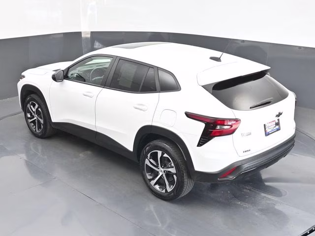 2025 Summit White Chevrolet Trax 1RS FWD SUV