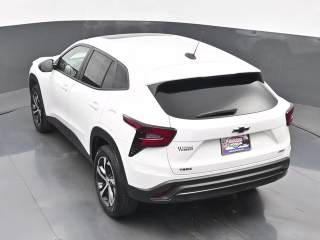 2025 Summit White Chevrolet Trax 1RS FWD SUV