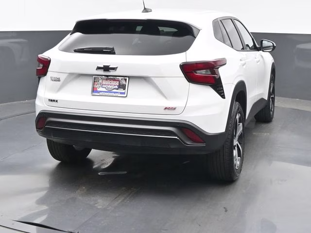 2025 Summit White Chevrolet Trax 1RS FWD SUV