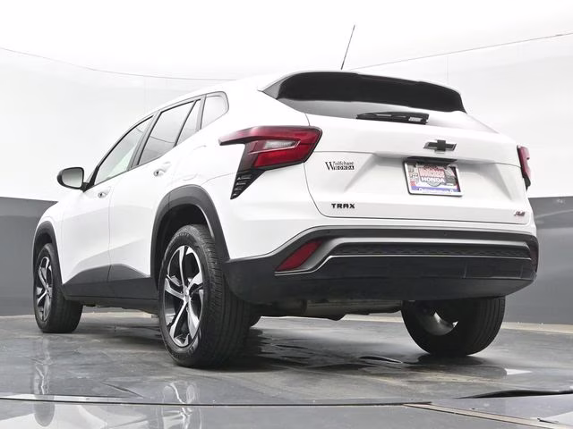 2025 Summit White Chevrolet Trax 1RS FWD SUV