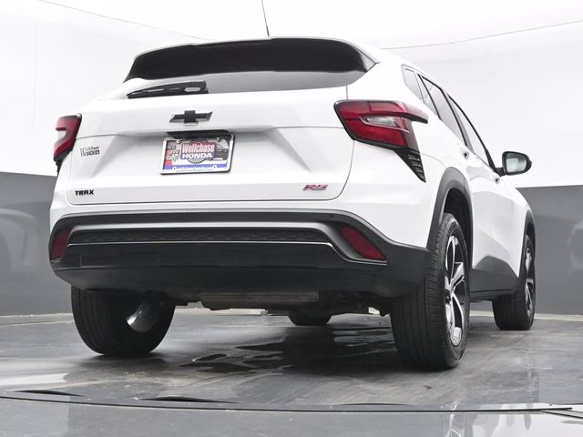2025 Summit White Chevrolet Trax 1RS FWD SUV