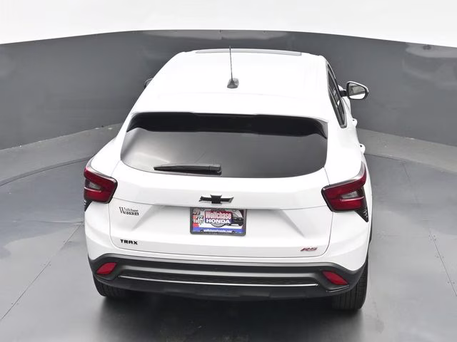 2025 Summit White Chevrolet Trax 1RS FWD SUV