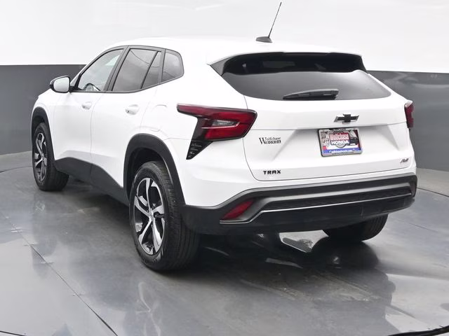 2025 Summit White Chevrolet Trax 1RS FWD SUV