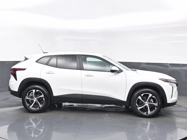 2025 Summit White Chevrolet Trax 1RS FWD SUV