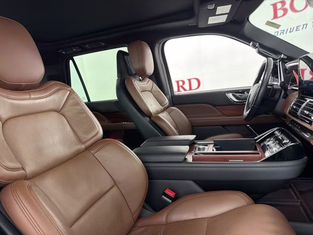 2024 White Metallic Lincoln Navigator L Reserve 4X4 SUV