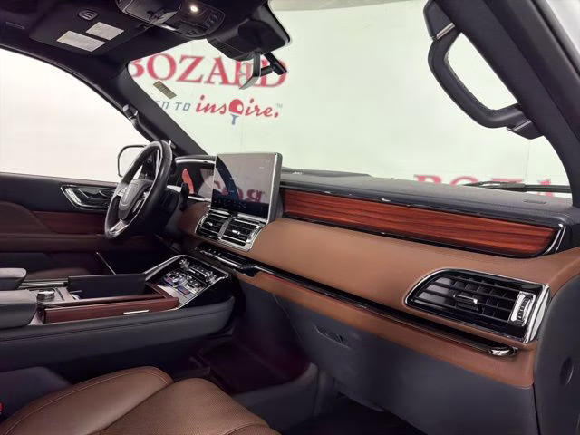 2024 White Metallic Lincoln Navigator L Reserve 4X4 SUV