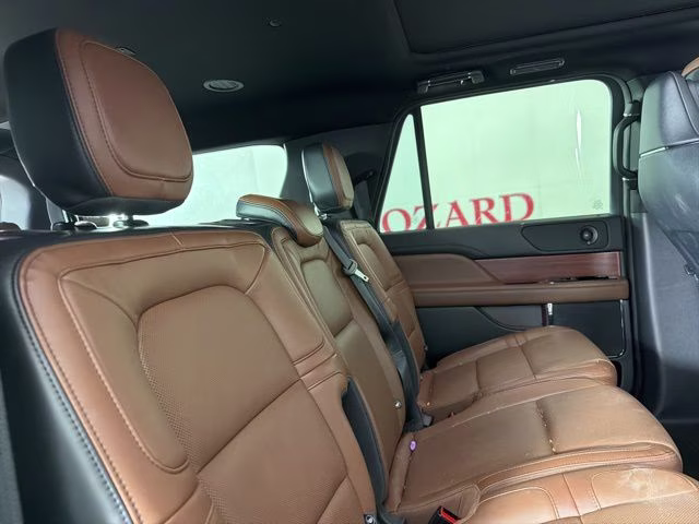 2024 White Metallic Lincoln Navigator L Reserve 4X4 SUV