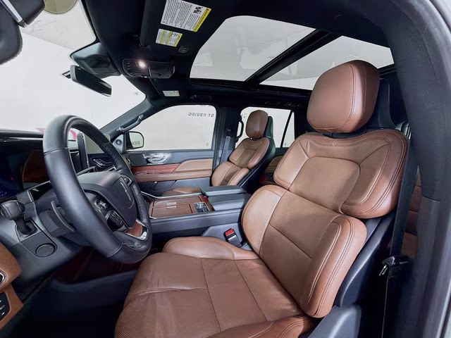 2024 Pristine White Metallic Tri-Coat Lincoln Navigator L Reserve 4X4 SUV