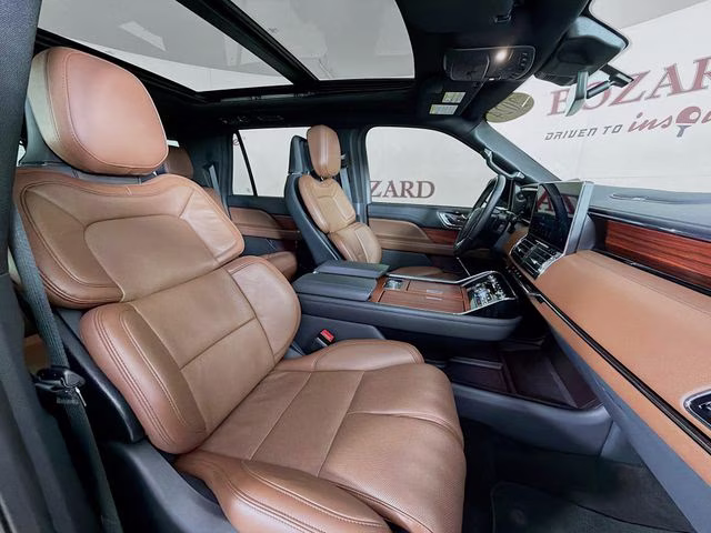2024 Pristine White Metallic Tri-Coat Lincoln Navigator L Reserve 4X4 SUV