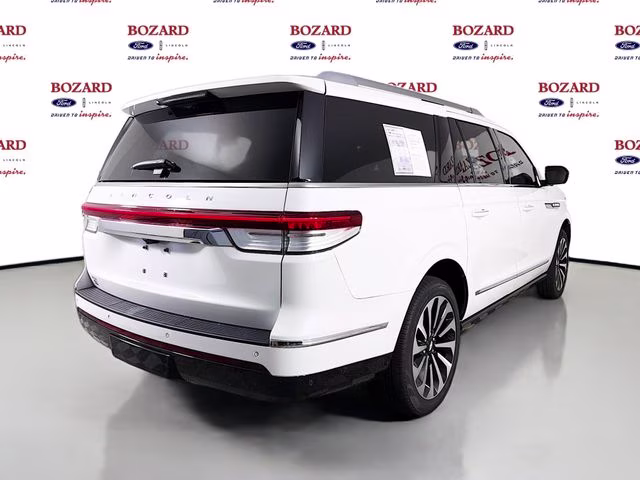 2024 Pristine White Metallic Tri-Coat Lincoln Navigator L Reserve 4X4 SUV