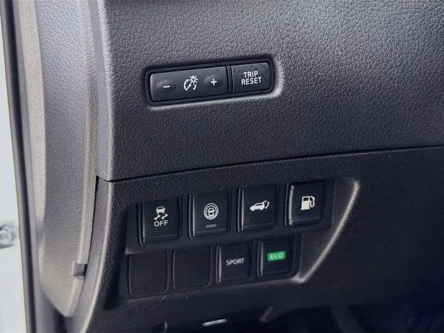2019 Glacier White Nissan Rogue SV FWD SUV
