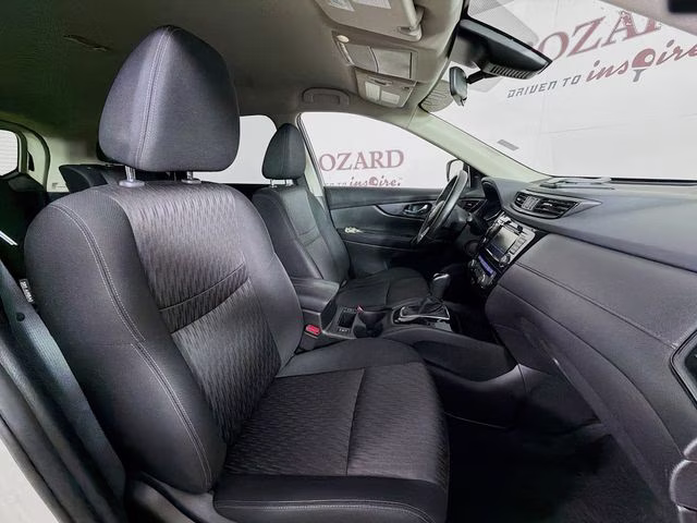 2019 Glacier White Nissan Rogue SV FWD SUV