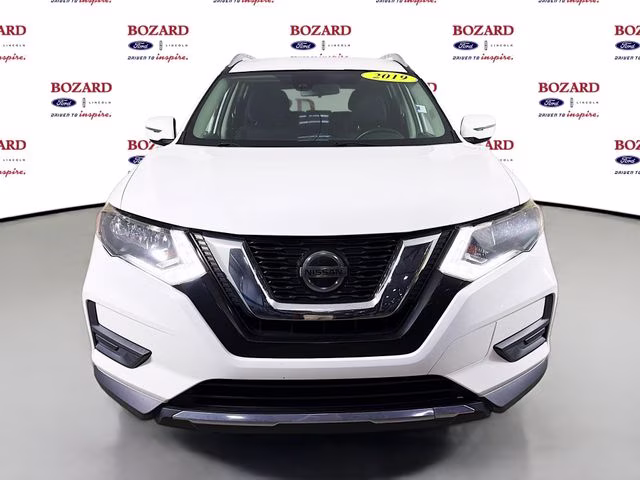 2019 Glacier White Nissan Rogue SV FWD SUV