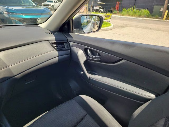 2020 Brilliant Silver Metallic Nissan Rogue SV FWD SUV