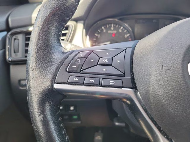 2020 Brilliant Silver Metallic Nissan Rogue SV FWD SUV