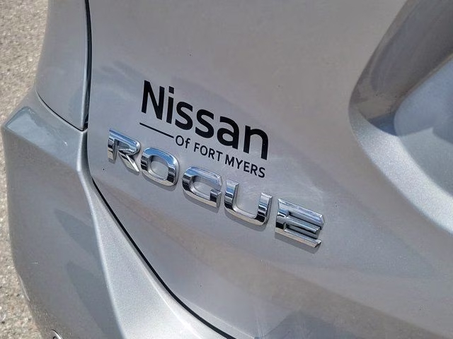 2020 Brilliant Silver Metallic Nissan Rogue SV FWD SUV