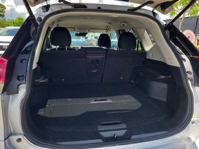 2020 Brilliant Silver Metallic Nissan Rogue SV FWD SUV